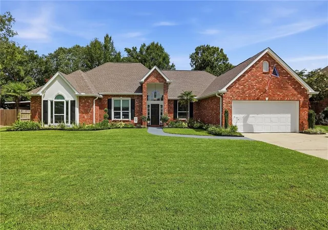 1st image of 215 Chestnut Oak Dr, Mandeville, LA 70448 | MLS# 2568373
