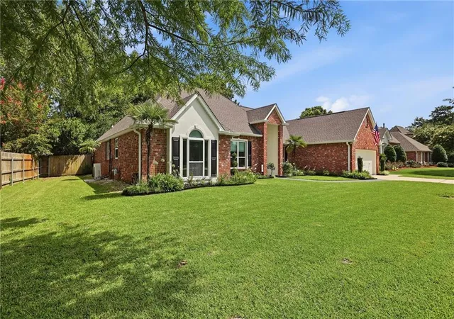 3rd image of 215 Chestnut Oak Dr, Mandeville, LA 70448 | MLS# 2568373