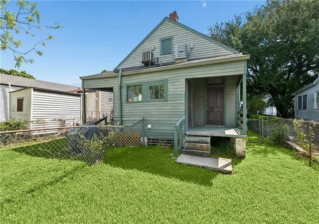 16th image of 1027 Madison St, Gretna, LA 70053 | MLS# 2568549