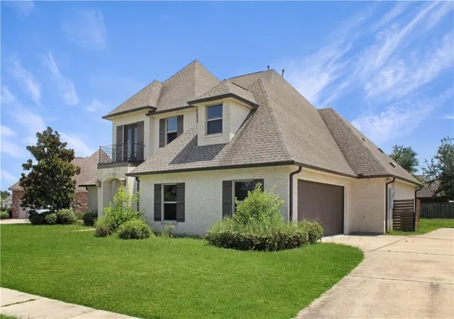 Photo 2 of Sale Pending at 405 Lac Verret Dr, Luling, LA 70070 | MLS# 2568644 | Listing updated on 2026-08-28