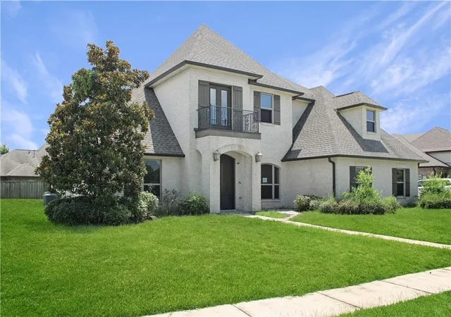 Photo 3 of Sale Pending at 405 Lac Verret Dr, Luling, LA 70070 | MLS# 2568644 | Listing updated on 2026-08-28