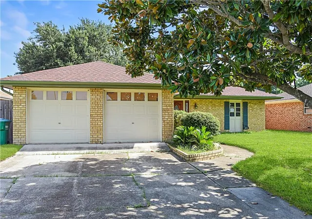 Homes for sale in Kenner, LA | 324 Pellerin Dr, Kenner, LA 70065 | MLS# 2568683