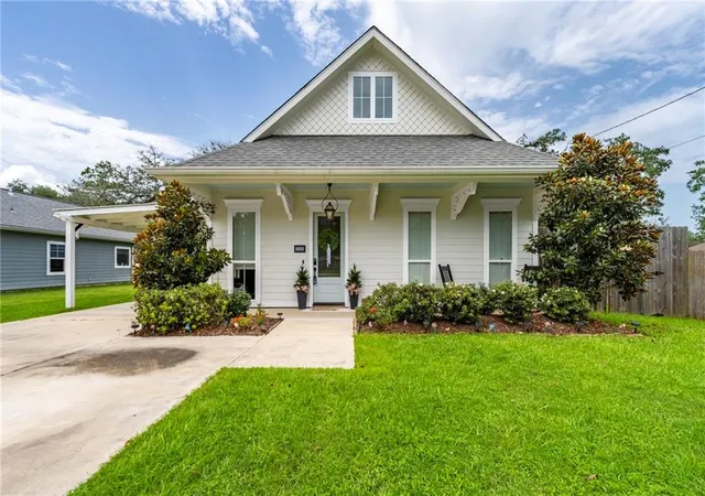 1st image of 208 E Pecan St, Ponchatoula, LA 70454 | MLS# 2567910