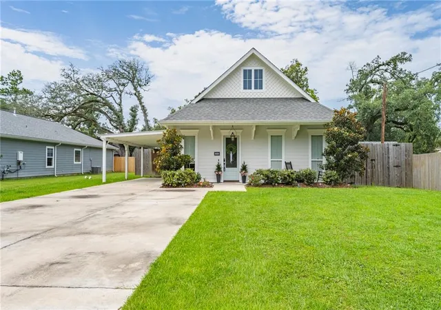 2nd image of 208 E Pecan St, Ponchatoula, LA 70454 | MLS# 2567910