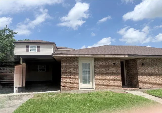 Photo 3 of Single family home for sale at 3812 Ventura Dr, Chalmette, LA 70043 | MLS# 2568498 | Listing updated on 2026-08-28