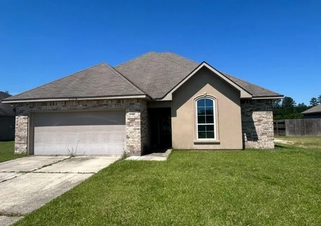 Photo 2 of Single family home for sale at 25613 Palmwood Ct, Denham Springs, LA 70726 | MLS# 2568738 | Listing updated on 2026-07-21