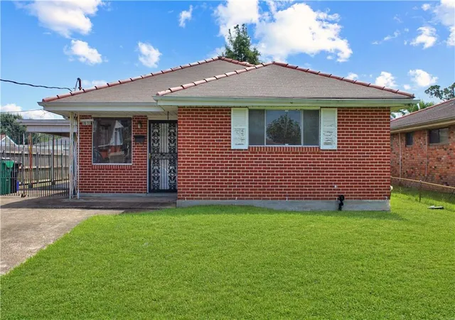 Photo 1 of Single family home for sale at 1701 Kent Ave, Metairie, LA 70001 | MLS# 2568745 | Listing updated on 2026-08-27