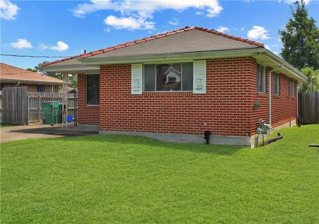 Photo 2 of Single family home for sale at 1701 Kent Ave, Metairie, LA 70001 | MLS# 2568745 | Listing updated on 2026-08-27