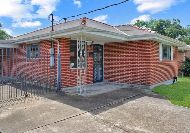 Photo 3 of Single family home for sale at 1701 Kent Ave, Metairie, LA 70001 | MLS# 2568745 | Listing updated on 2026-08-27