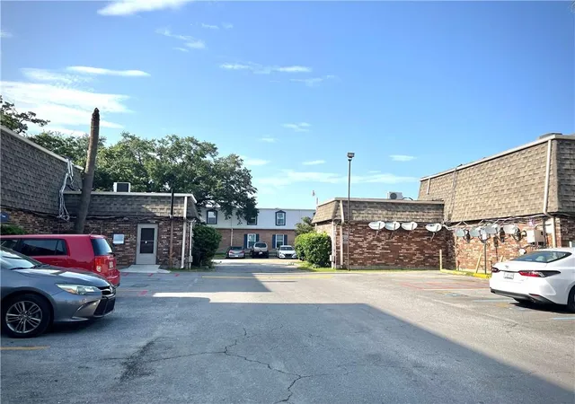 Homes for sale in Metairie, LA | 6320 Riverside Dr #231, Metairie, LA 70003 | MLS# 2568822