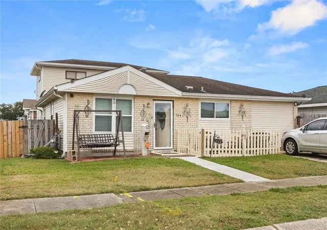 1st image of 564 Willowbrook Dr, Gretna, LA 70056 | MLS# 2566533