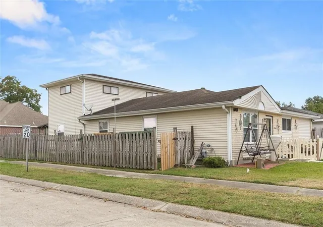 2nd image of 564 Willowbrook Dr, Gretna, LA 70056 | MLS# 2566533