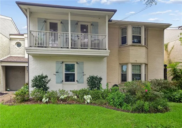 Homes for sale in Metairie, LA | 351 Lake Ave, Metairie, LA 70005 | MLS# 2568442