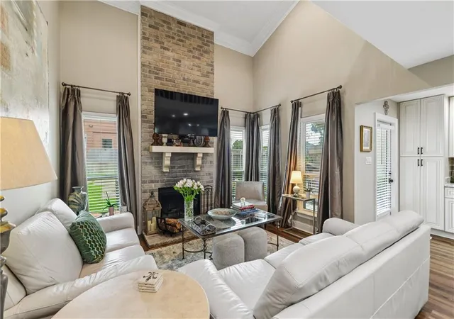 Homes for sale in Metairie, LA | 351 Lake Ave, Metairie, LA 70005 | MLS# 2568442