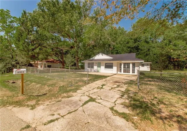 2nd image of 1311 Victoria St, Bogalusa, LA 70427 | MLS# 2568475