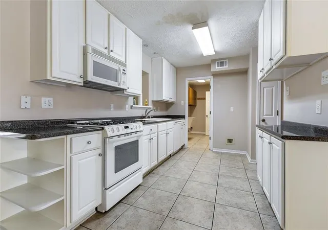 Homes for sale in Metairie, LA | 401 W William David Pkwy, Metairie, LA 70005 | MLS# 2568555