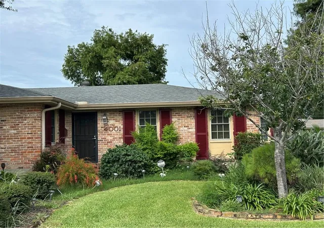 Homes for sale in Metairie, LA | 4001 Green Acres Rd, Metairie, LA 70003 | MLS# 2567574