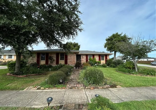 Homes for sale in Metairie, LA | 4001 Green Acres Rd, Metairie, LA 70003 | MLS# 2567574