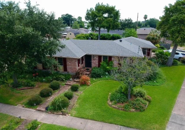 Homes for sale in Metairie, LA | 4001 Green Acres Rd, Metairie, LA 70003 | MLS# 2567574