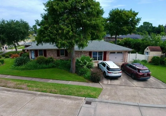 Homes for sale in Metairie, LA | 4001 Green Acres Rd, Metairie, LA 70003 | MLS# 2567574