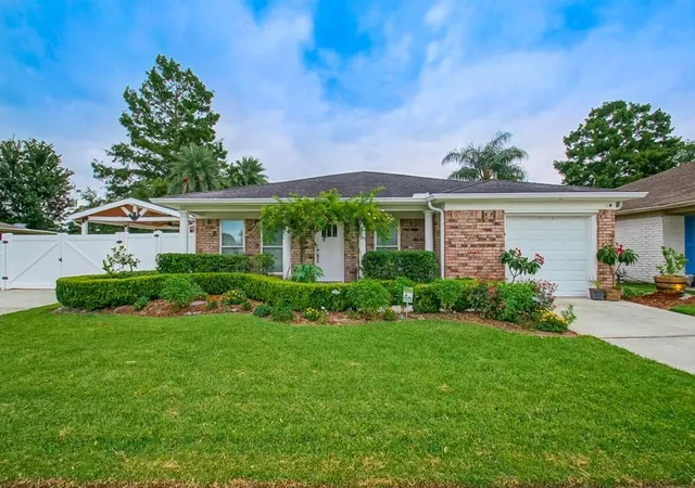 1st image of 925 Mystic Ave, Gretna, LA 70056 | MLS# 2569020