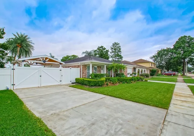 2nd image of 925 Mystic Ave, Gretna, LA 70056 | MLS# 2569020