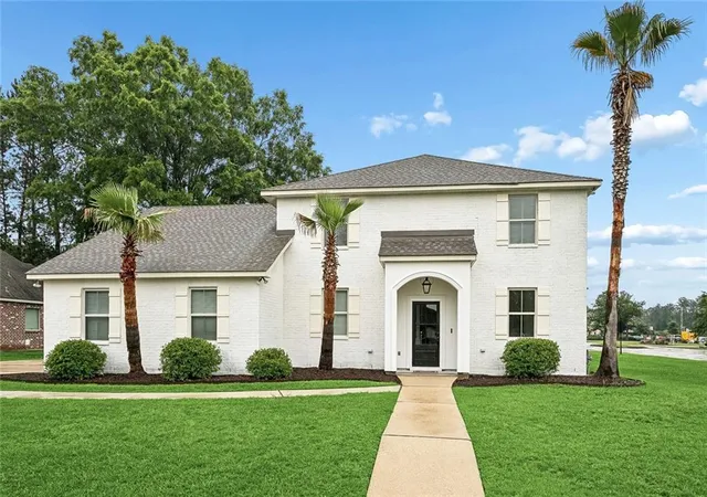 1st image of 300 Pl Saint Julien Pl, Covington, LA 70433 | MLS# 2569082