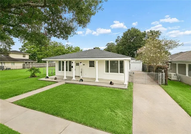 2nd image of 6735 W Magnolia Blvd, Harahan, LA 70123 | MLS# 2569055