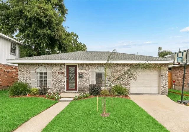 Homes for sale in Metairie, LA | 4421 St Mary St, Metairie, LA 70006 | MLS# 2569120