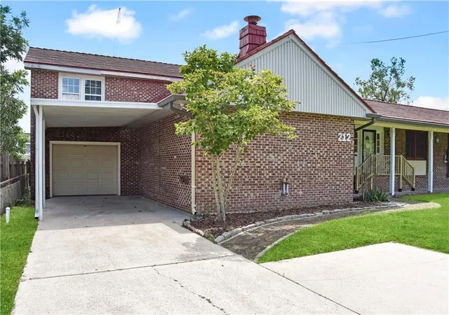 Photo 3 of Sale Pending at 212 Amelia St, Destrehan, LA 70047 | MLS# 2569050 | Listing updated on 2026-09-01