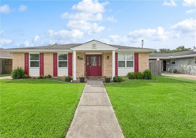 Photo 1 of Single family home for sale at 112 Hibiscus Pl, New Orleans, LA 70123 | MLS# 2568813 | Listing updated on 2026-07-24