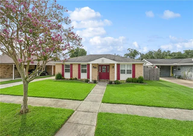 Photo 2 of Single family home for sale at 112 Hibiscus Pl, New Orleans, LA 70123 | MLS# 2568813 | Listing updated on 2026-07-24