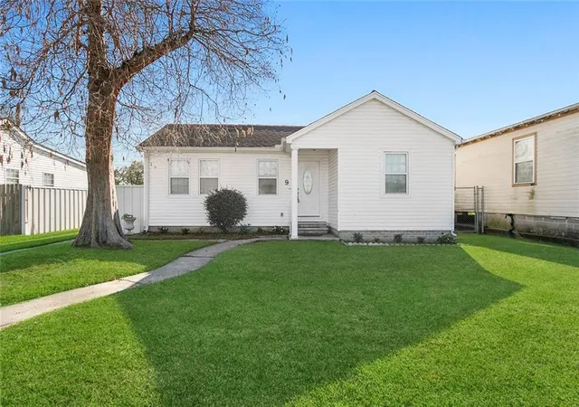 2nd image of 9 Carroll Dr, Chalmette, LA 70043 | MLS# 2569283