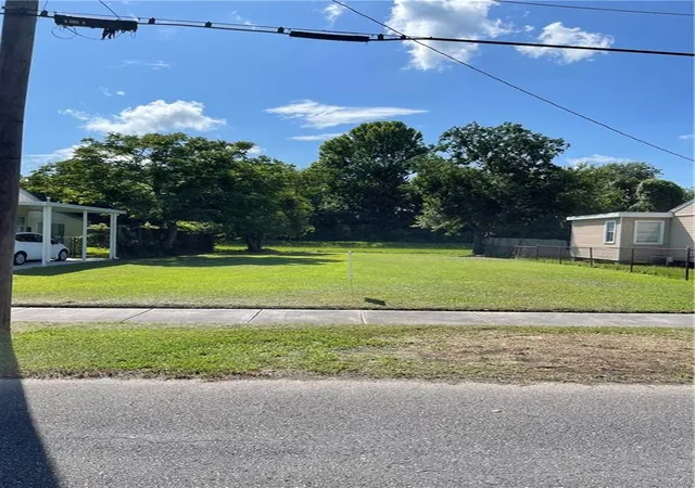 2nd image of 519 Center St, Arabi, LA 70032 | MLS# 2569236
