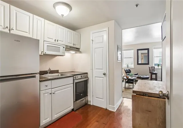 2nd image of 1205 St Charles Ave #1011, New Orleans, LA 70130 | MLS# 2569329