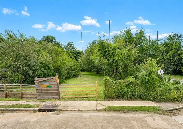 2nd image of 2438 Feliciana St, New Orleans, LA 70117 | MLS# 2569096
