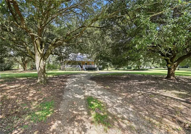 25th image of 221 Welch Dr, Bogalusa, LA 70427 | MLS# 2569360