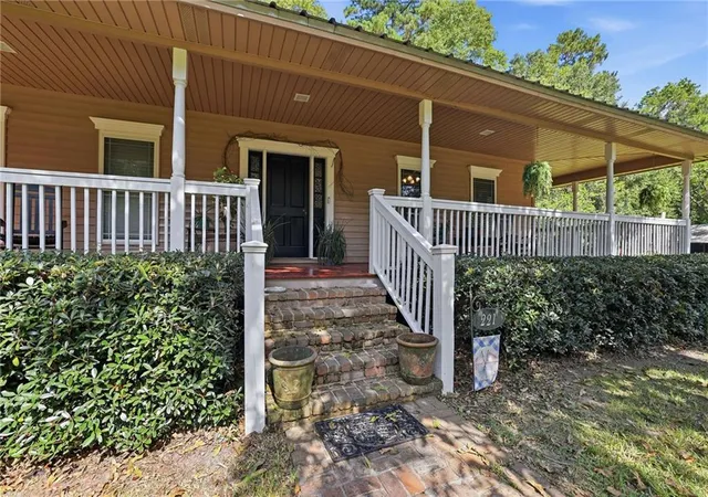 2nd image of 221 Welch Dr, Bogalusa, LA 70427 | MLS# 2569360