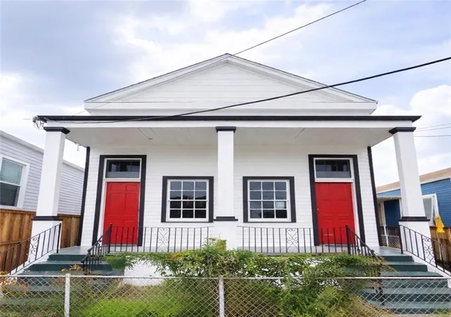 1st image of 720 Soraparu St, New Orleans, LA 70130 | MLS# 2569209