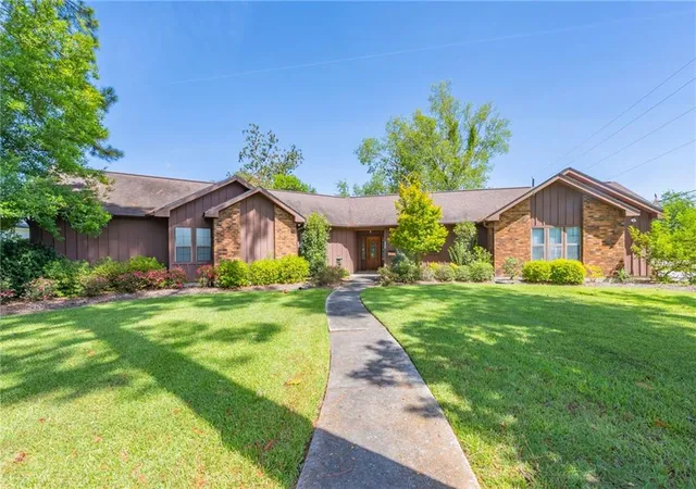 1st image of 220 W Magnolia St, Ponchatoula, LA 70454 | MLS# 2568491