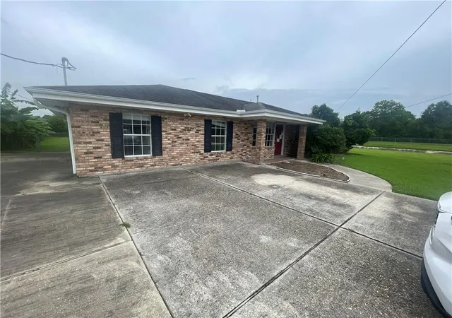 Photo 2 of Single family home for sale at 203 Havana St, Belle Chasse, LA 70037 | MLS# 2567977 | Listing updated on 2026-08-28