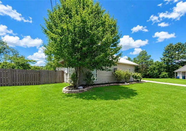 Photo 2 of Single family home for sale at 10 Cypress Dr, Ponchatoula, LA 70454 | MLS# 2569013 | Listing updated on 2026-07-27