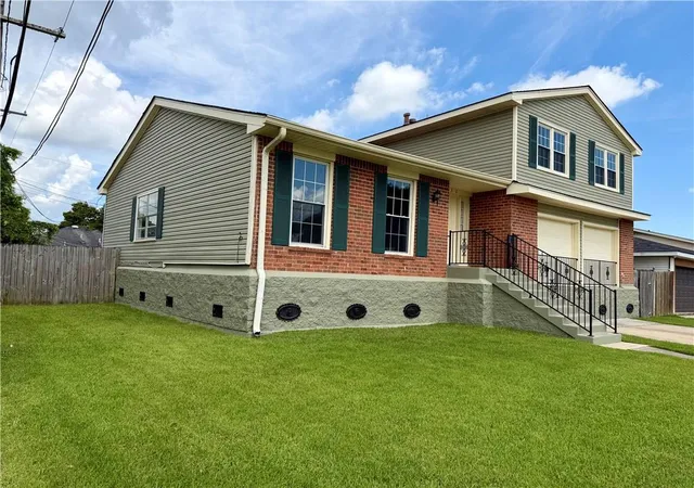 2nd image of 532 Oakwood Dr, Gretna, LA 70056 | MLS# 2569390