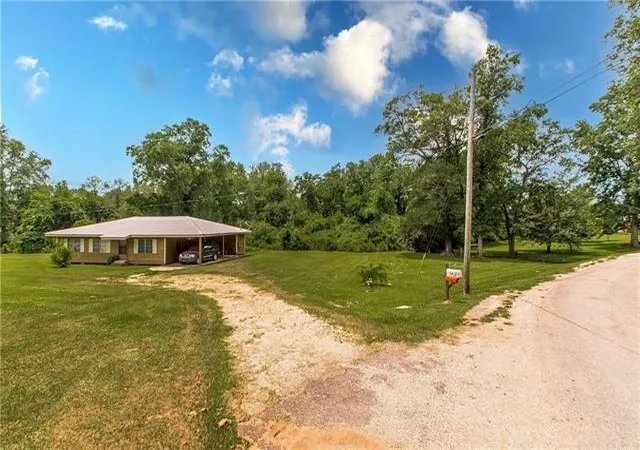 4th image of 1968-70 Avenue L Avenue, Bogalusa, LA 70427 | MLS# 2569195