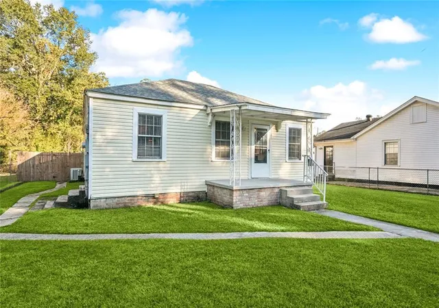 Photo 2 of Single family home for sale at 1188 St Tammany Ave, Slidell, LA 70460 | MLS# 2569545 | Listing updated on 2026-07-27