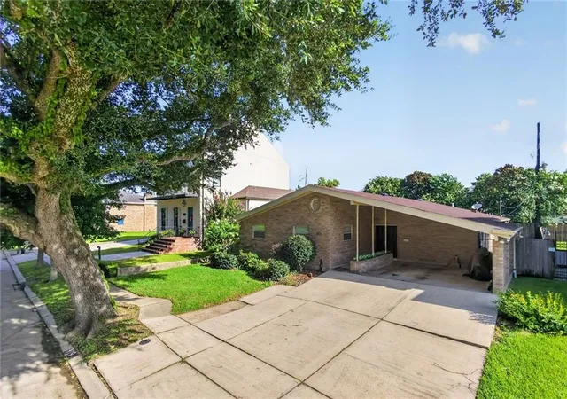 3rd image of 319 Sharon Dr, New Orleans, LA 70124 | MLS# 2569101