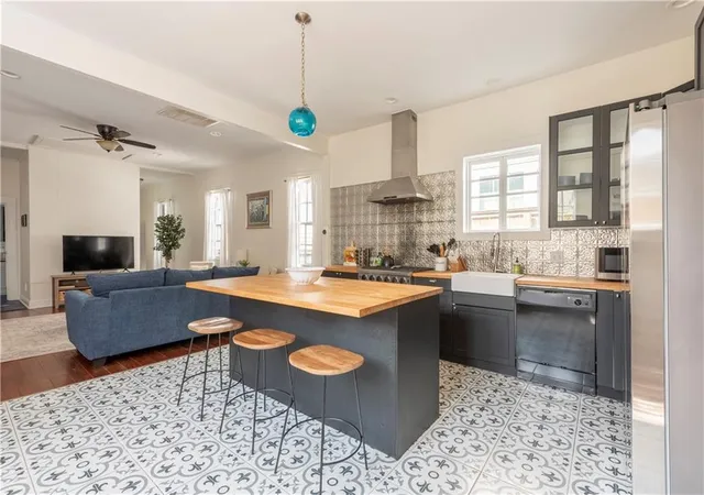 3rd image of 2823 Constance St, New Orleans, LA 70115 | MLS# 2565556