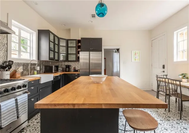 4th image of 2823 Constance St, New Orleans, LA 70115 | MLS# 2565556