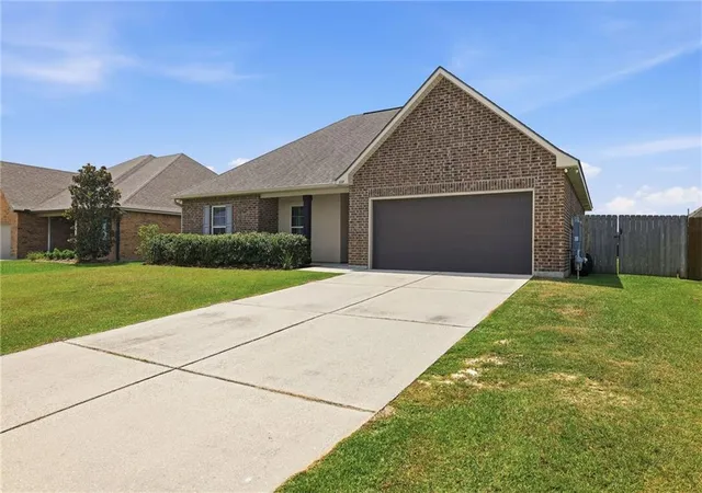 2nd image of 827 White Pine Dr, Ponchatoula, LA 70454 | MLS# 2569345