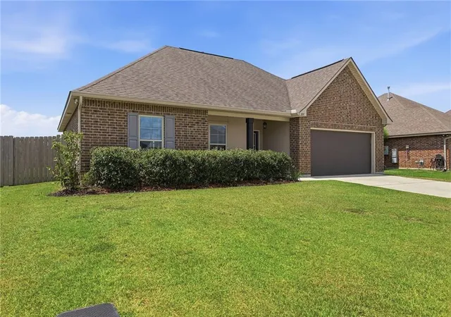 3rd image of 827 White Pine Dr, Ponchatoula, LA 70454 | MLS# 2569345